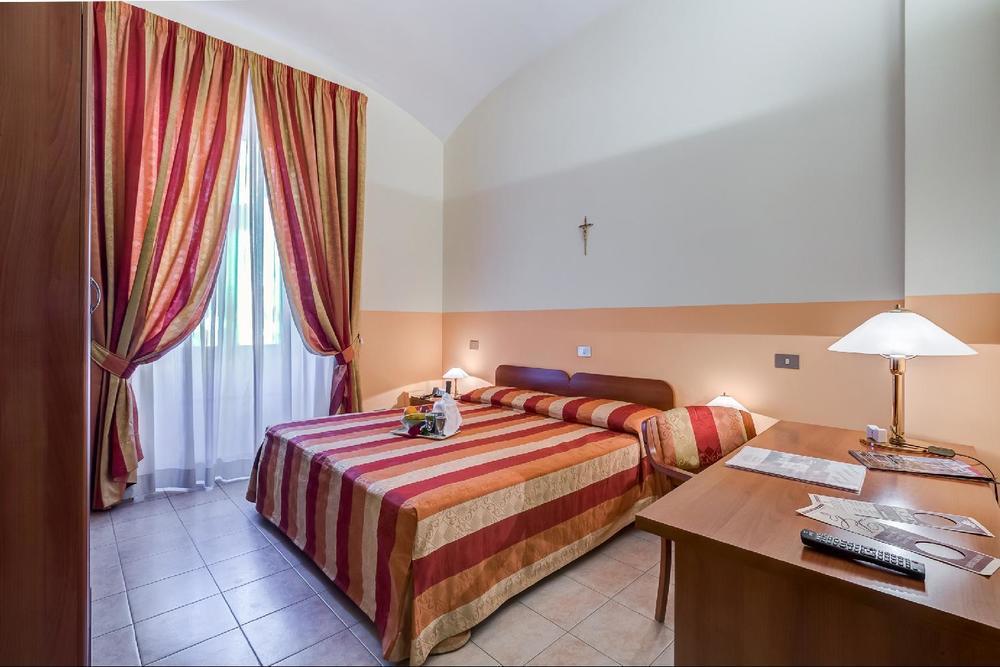 Domus Carmelitana Hotell Roma Eksteriør bilde